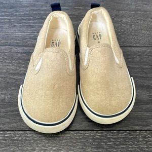 Baby GAP size 6 beige slip on shoes